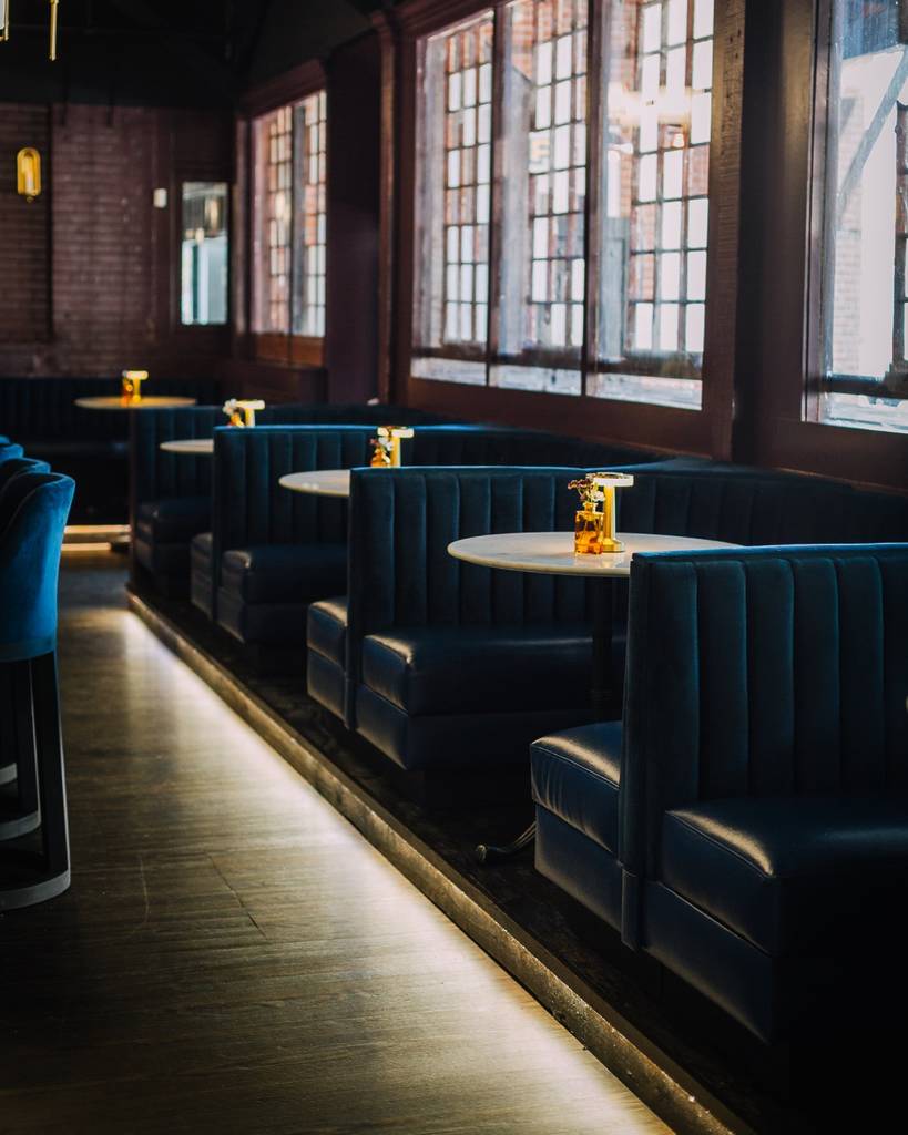 La imagen muestra el interior de Julep en Houston.