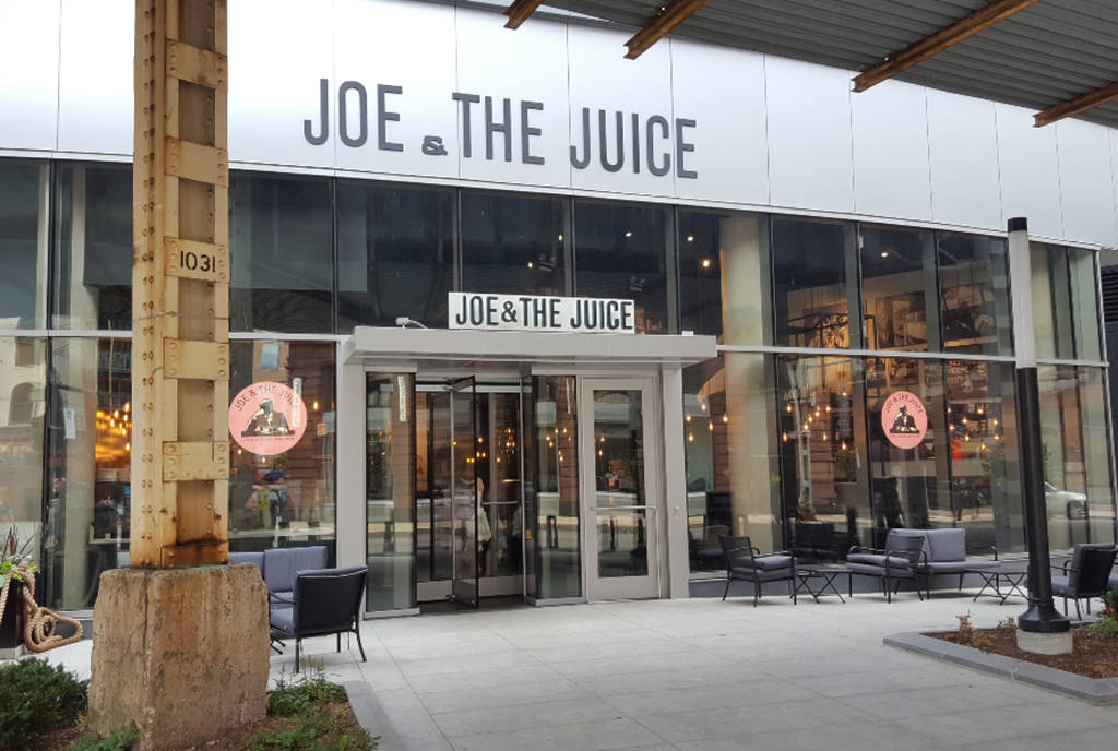 La imagen muestra el exterior de Joe & The Juice.