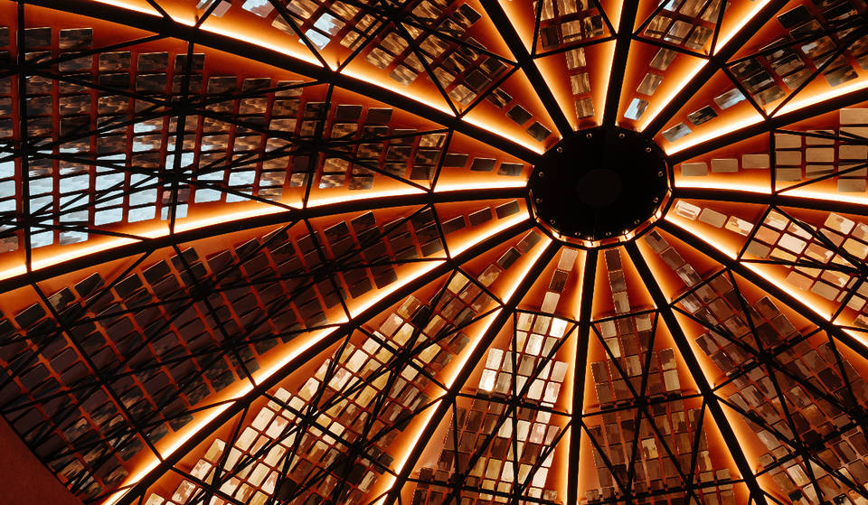 El concepto de restaurante Clubhouse de Mac Haik abre este mes de mayo con un interior inspirado en el Astrodome de Houston