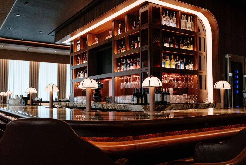 La imagen muestra la zona del bar de Kirkwood en Houston.