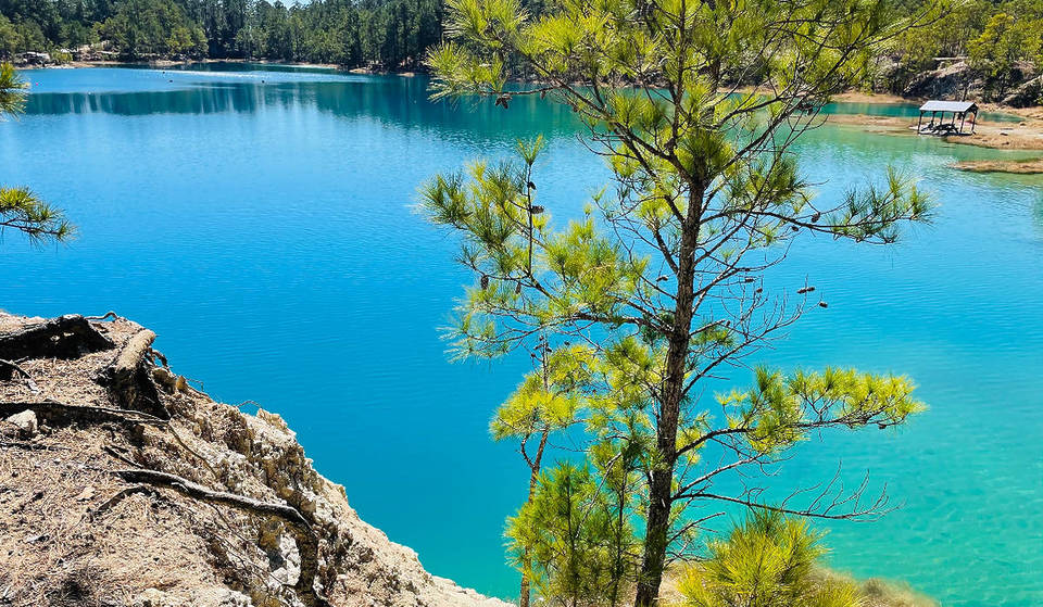 1 hour from Houston: this hidden, crystal-clear blue lagoon is a summer oasis in Texas