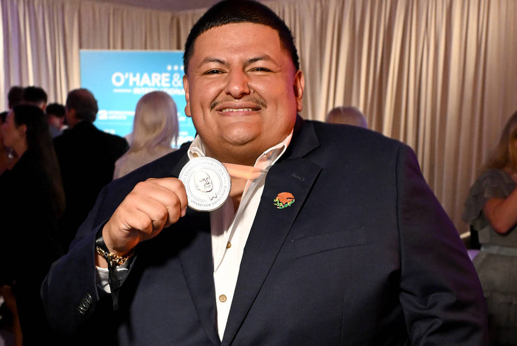 Adrian Torres asistirá a los Premios James Beard de Restaurantes y Chefs 2026 el 15 de junio de 2026 en Chicago, Illinois.