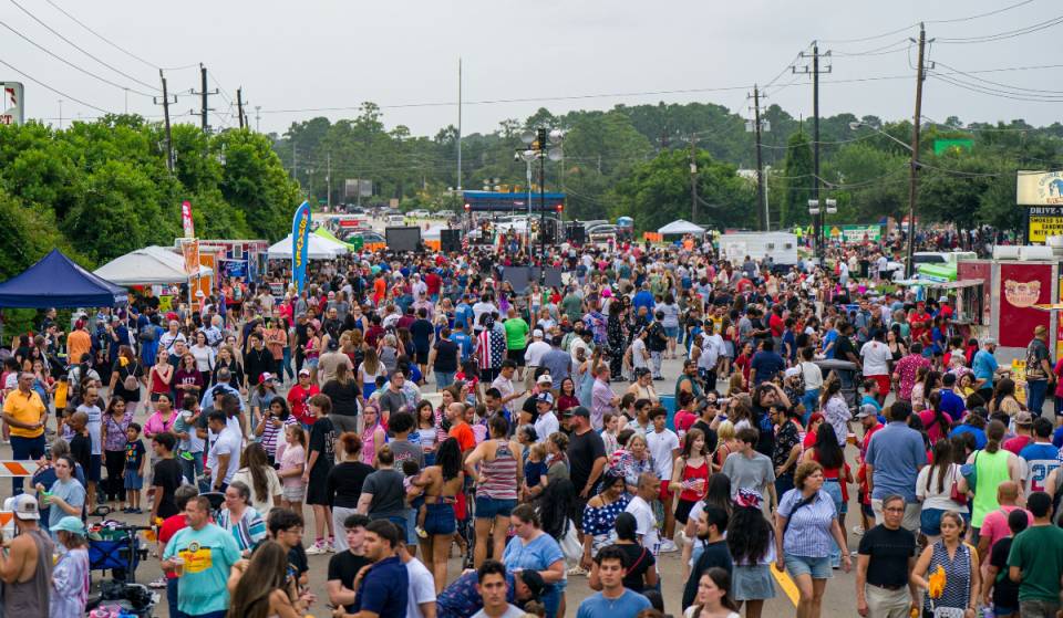 Este enorme festival gratuito del 4 de julio va a cerrar una autopista de Texas a las afueras de Houston para celebrar la fiesta callejera de verano definitiva