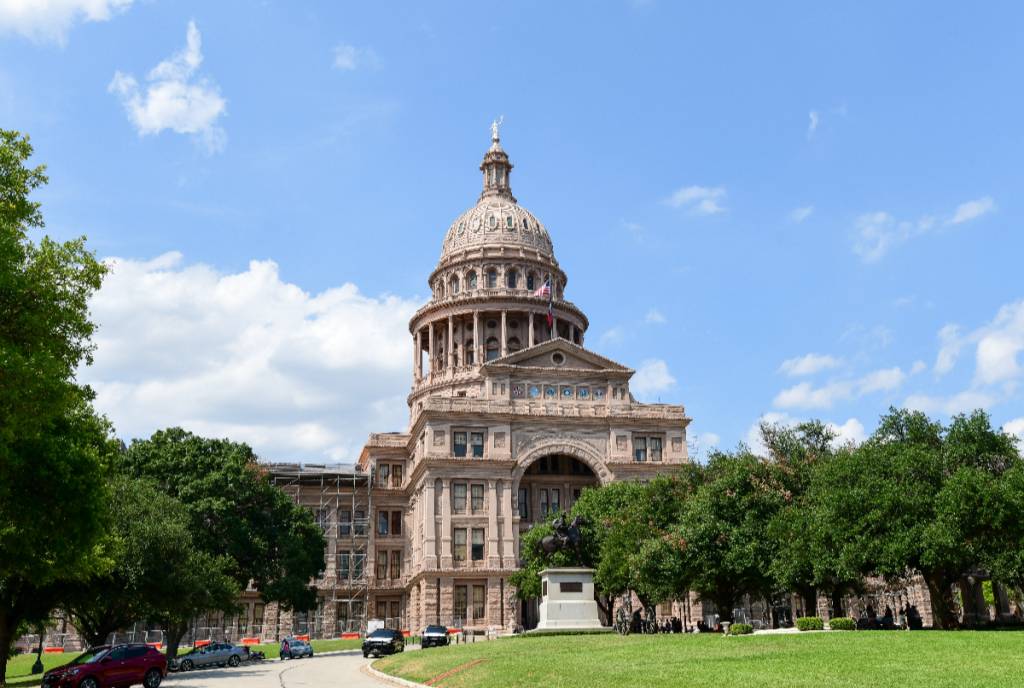 Image shows a capital building in Texas.