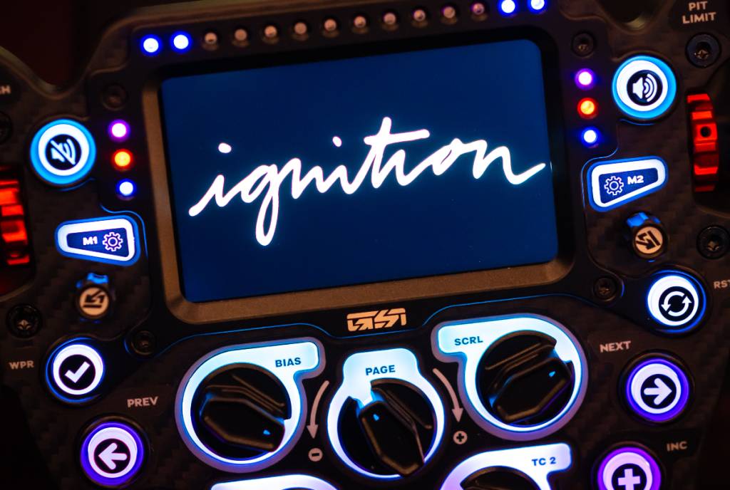 La imagen muestra un mando en el que se lee «ignition» en letras electrónicas.