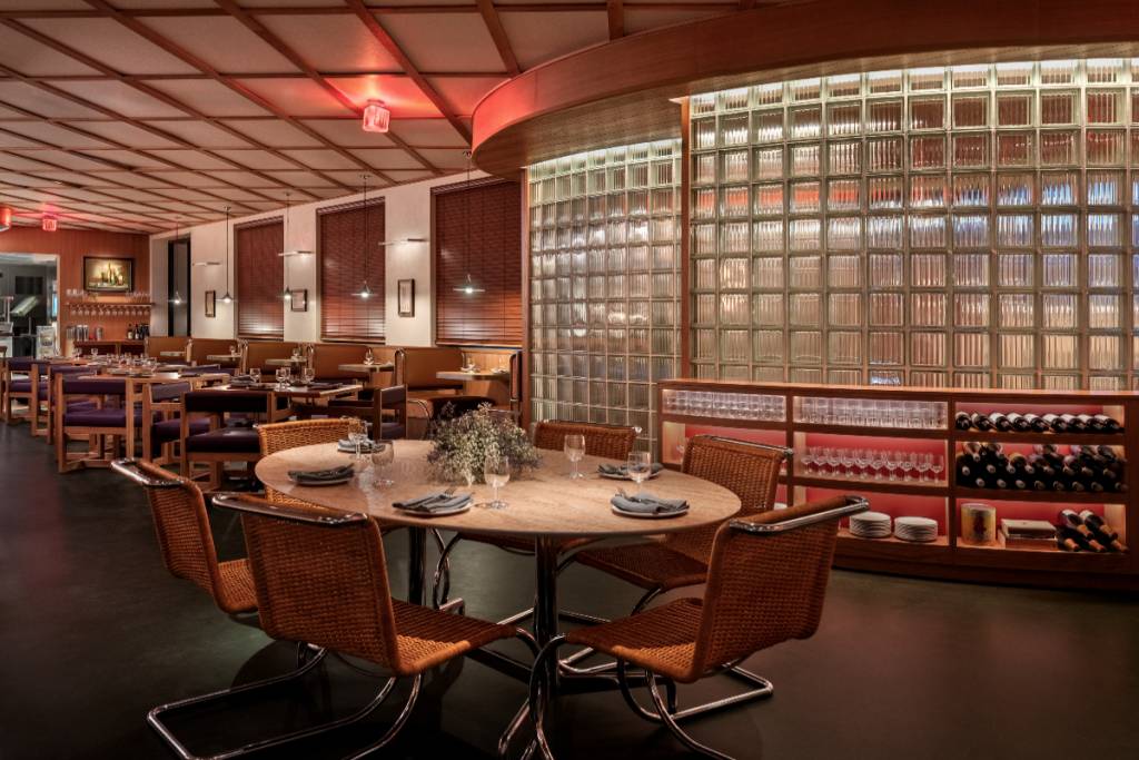 La imagen muestra el comedor de Angie's.