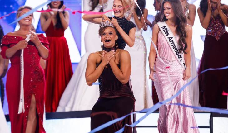 A former Radio City Rockette from Houston was just officially crowned the 99th Miss America