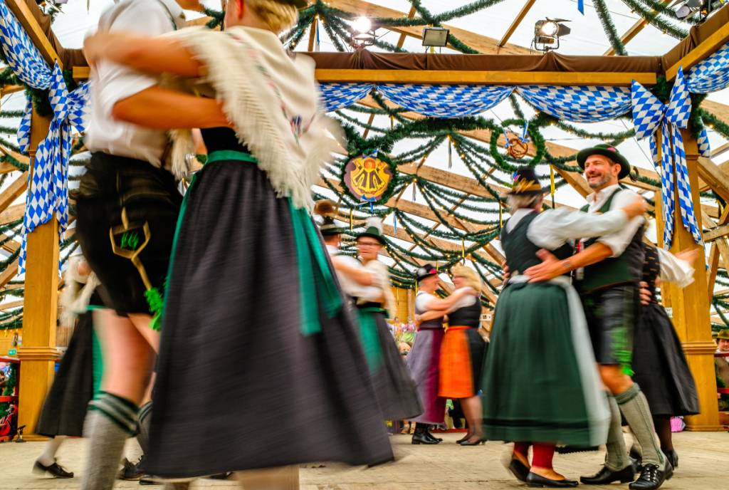 Al convertir un enorme local de 14 000 pies cuadrados en una auténtica cervecería bávara, un espectacular evento pop-up del Oktoberfest llega oficialmente a Houston por solo 12,60 dólares.