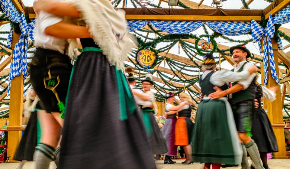Al convertir un enorme local de 14 000 pies cuadrados en una auténtica cervecería bávara, un espectacular evento pop-up del Oktoberfest llega oficialmente a Houston por solo 12,60 dólares.