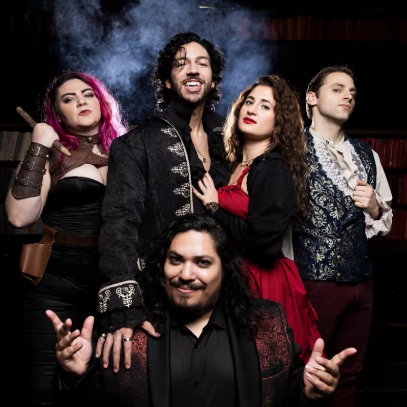 La imagen muestra al reparto de «Drunk Dracula»