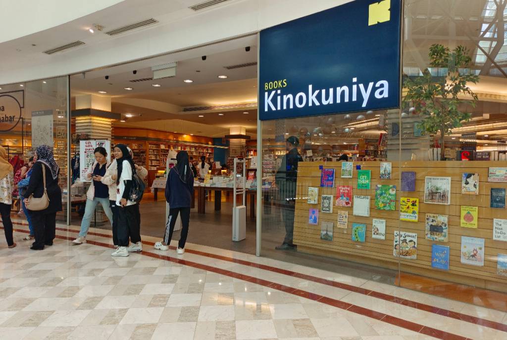 Image shows the entrance of a Kinokuniya book store.