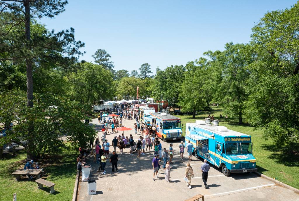 La imagen muestra el Bayou City Art Festival.