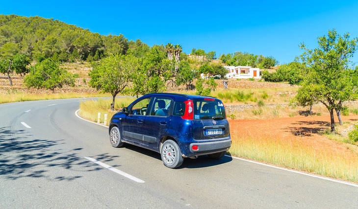 The Consell de Ibiza will require garages to car rental companies to curb saturation