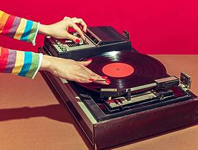 SUN SETS x EIVISSA: Vinyl, Sonnenuntergang und eine ganz besondere Hommage an José Padilla