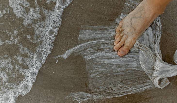 Meeressäuberung auf Ibiza: Einheimische und Touristen arbeiten gemeinsam an der Säuberung der Küste