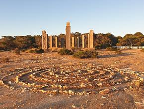 Das Stonehenge von Ibiza: Ein Führer zum Besuch von Zeit und Raum in Cala Llentia