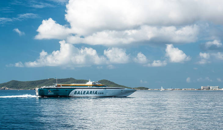 Mit der Fähre von Barcelona, Valencia oder Denia nach Ibiza: Routen, Fahrpläne und Tarife