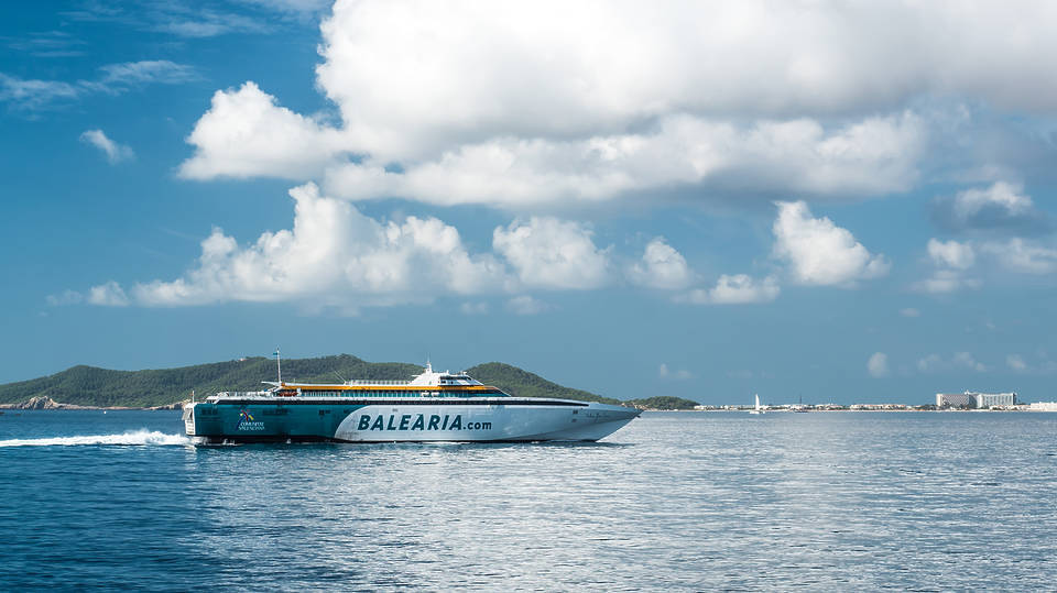 Cómo llegar a Ibiza en ferry desde Barcelona, Valencia o Denia: rutas, horarios y precios