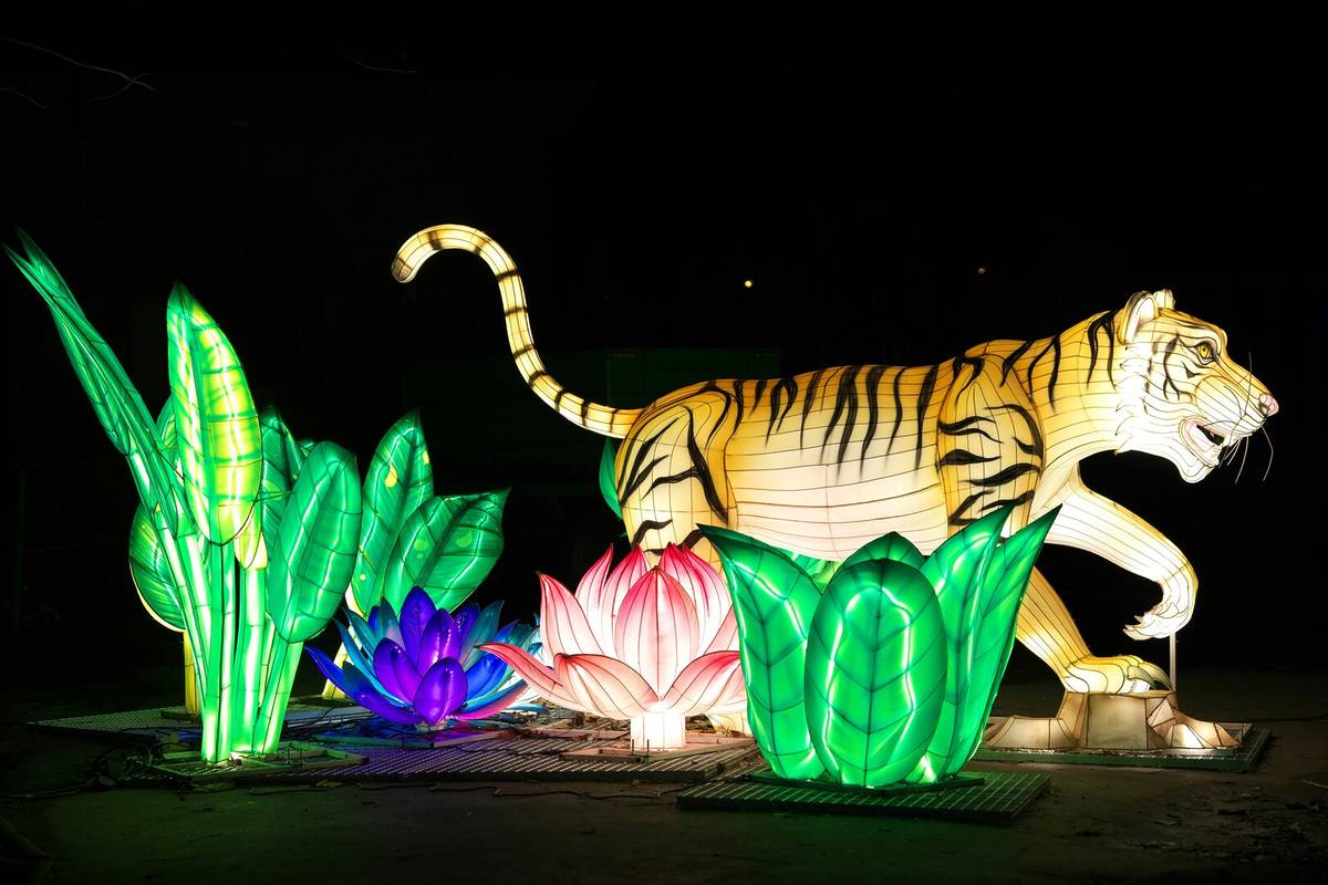 Leuchtende Tigerfigur