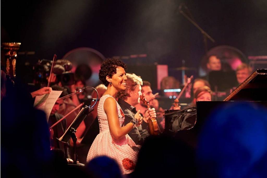 Marialy Pacheco und tritt mit dem WDR Funkhausorchester auf.