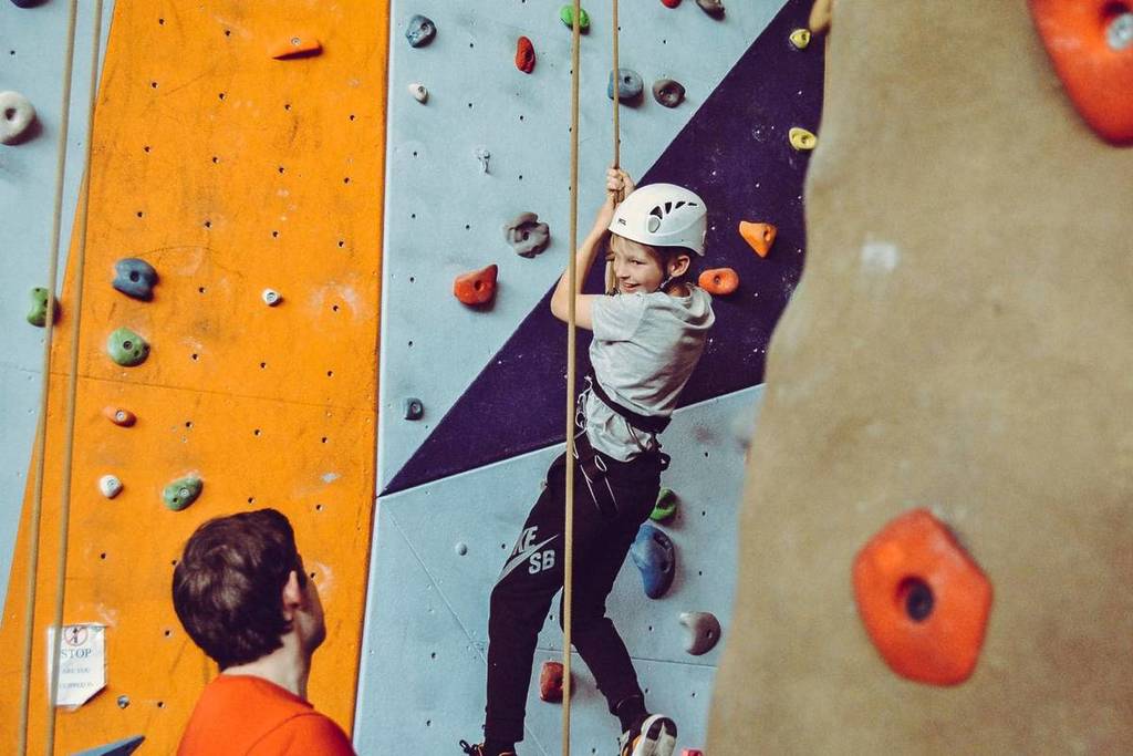 The AbenteuerHallen KALK offers climbing courses for children.