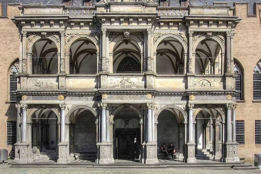 In Cologne’s historic Old Town, you can immerse yourself in history.
