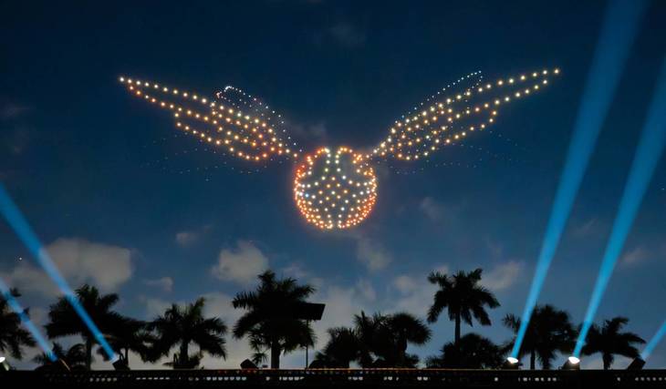 Der Himmel über Köln wird zur Bühne für die legendären Abenteuer aus den Harry Potter™-Filmen – mit 1.200 Drohnen und einem eindrucksvollen Lichterspiel aus LED-Armbändern
