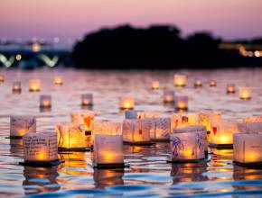 As the sun sets, hundreds of glowing water lanterns drift across the lake at Cologne’s most romantic festival