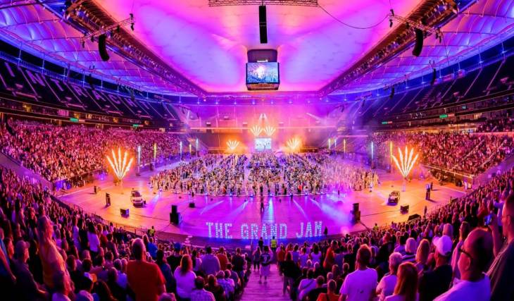 The Grand Jam is coming to Cologne: Rock out, sing along, and party at the concert of a lifetime—with the world’s biggest band and exclusive special guests!