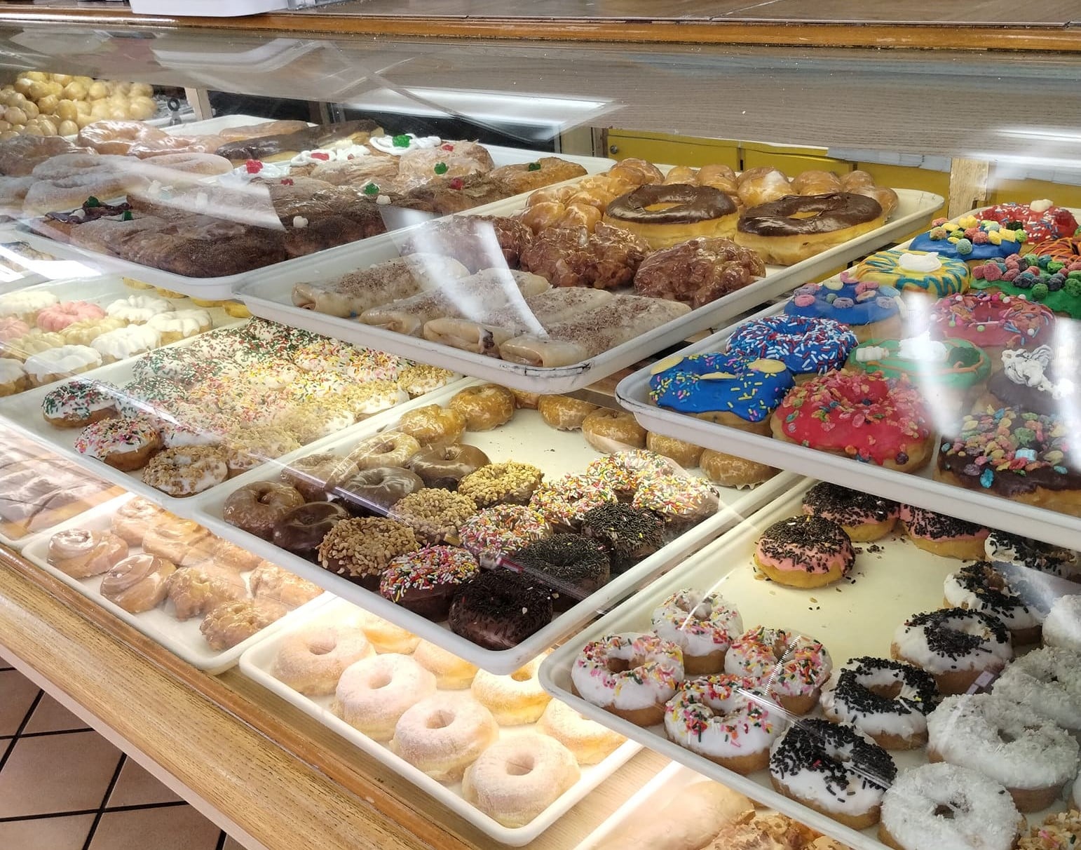 8 Brilliant Donut Shops & Bakeries In Vegas That Are A Hole In One