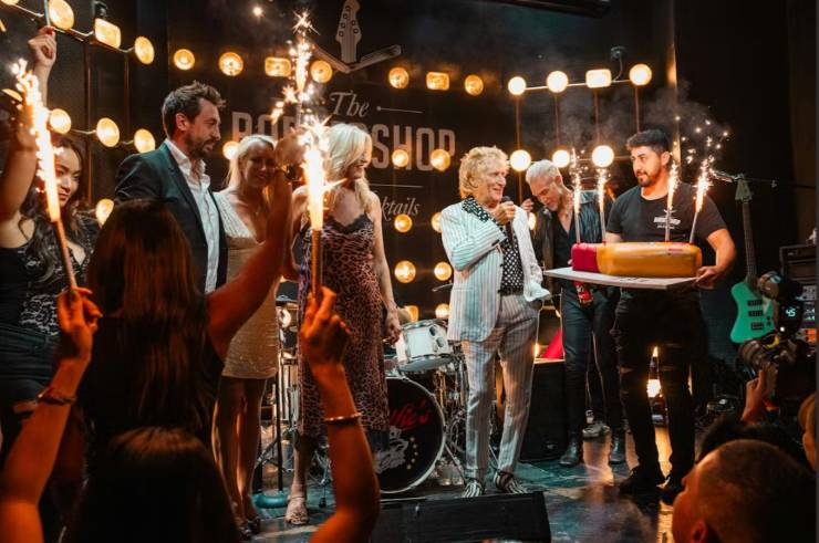 Rod Stewart at a speakeasy in Vegas