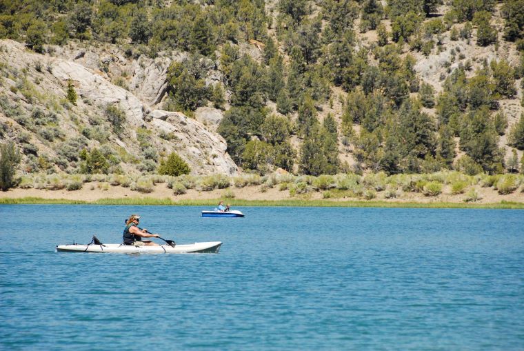 boats on Cave Lake