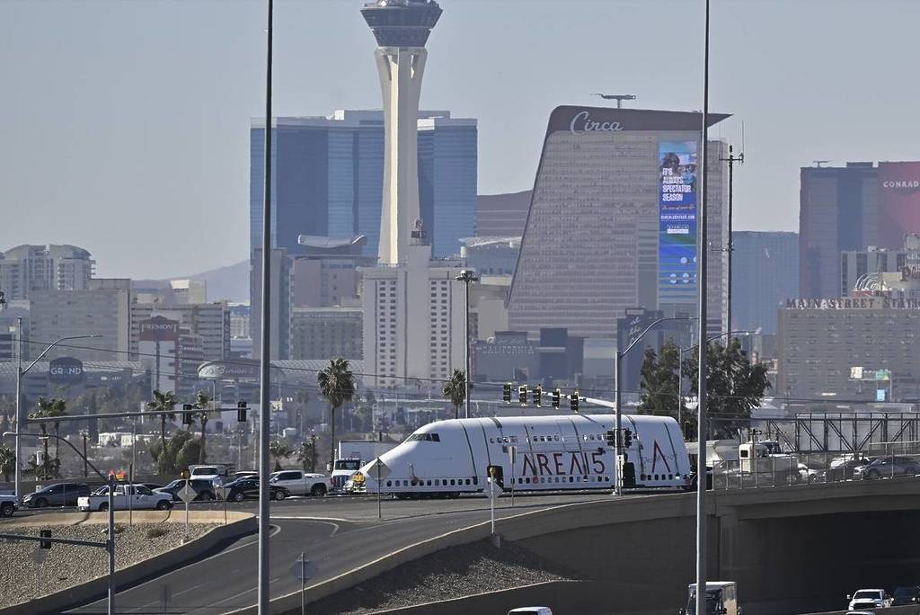 Boeing 747 arriving in vegas
