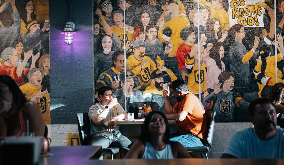 El Distrito de las Artes de Las Vegas tiene su primer bar deportivo, y tiene un tiro salvaje de los Golden Knights