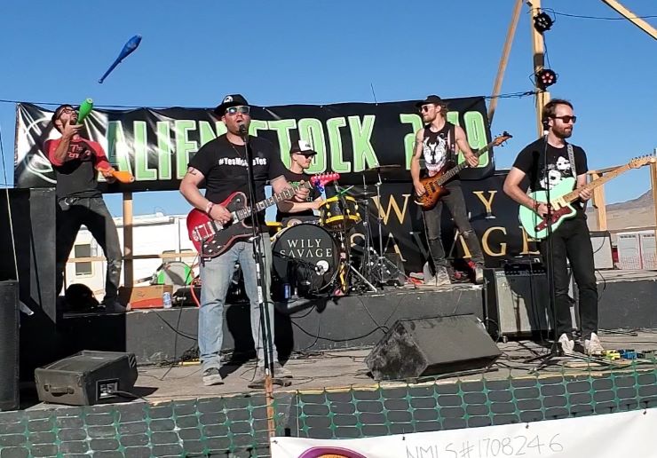 band performing at Alienstock