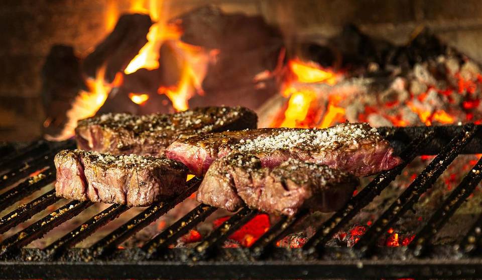 Inside The Most Romantic Old-School Steakhouse In Las Vegas—Red Roses, Chocolate Covered Strawberries, And Talented Somelliers