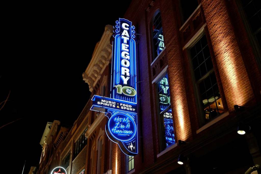 Cartel de bar de categoría 10