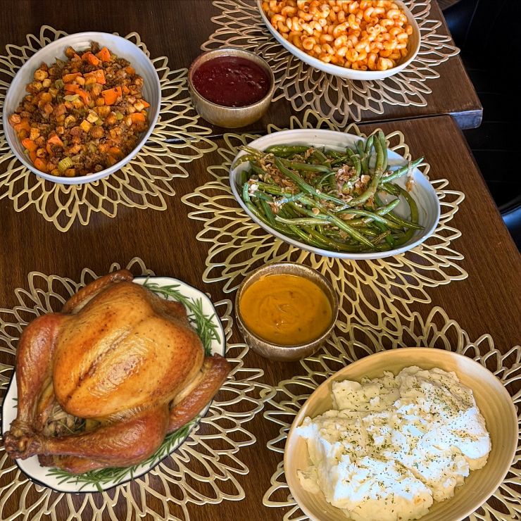 turkey and sides for a thanksgiving meal