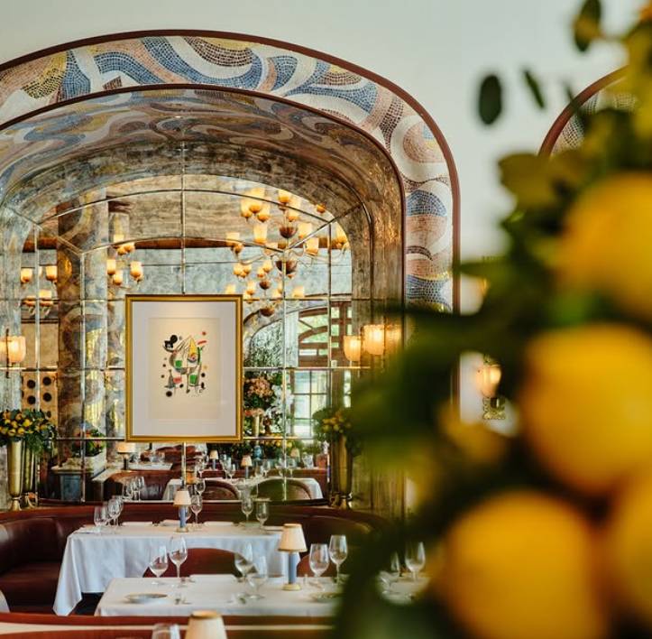 Lemon entry to a restaurant