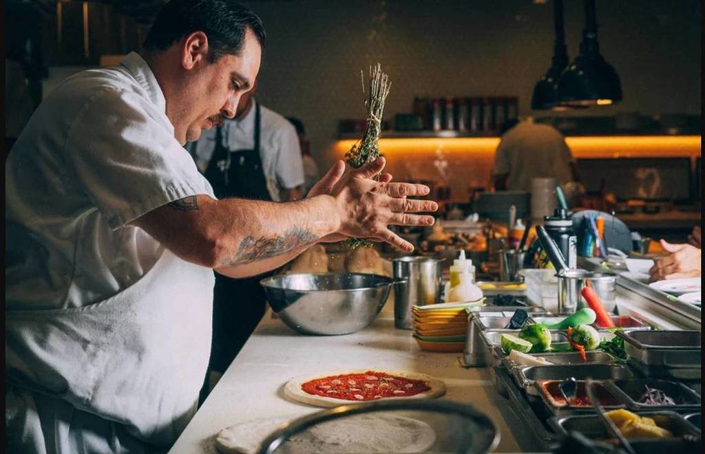 chef making pizza at Che Fico