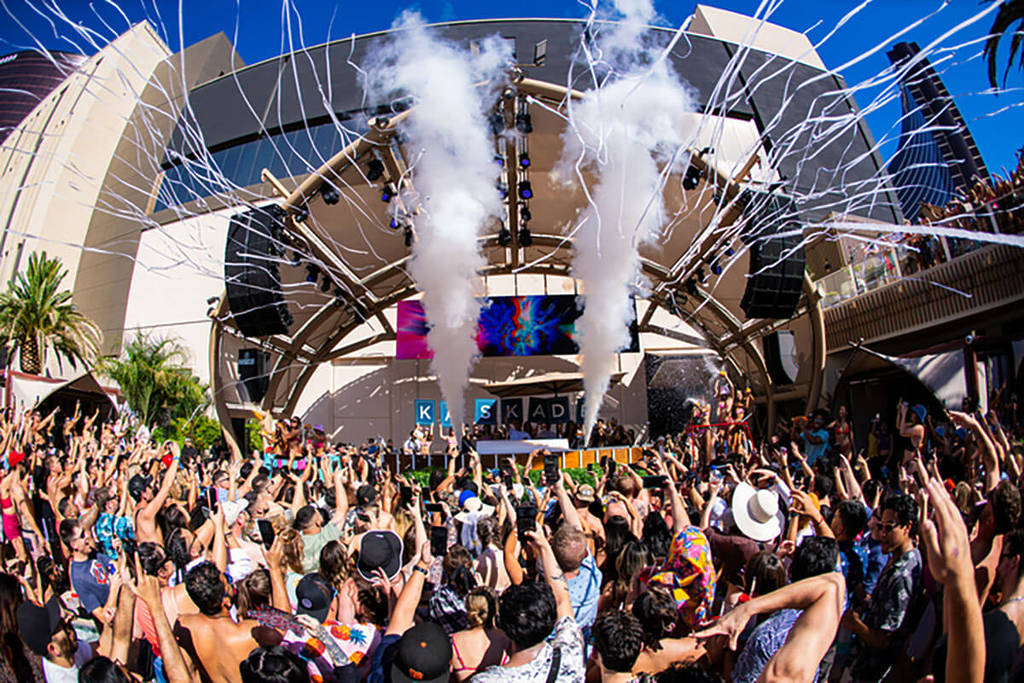 people partying at Ayu Dayclub