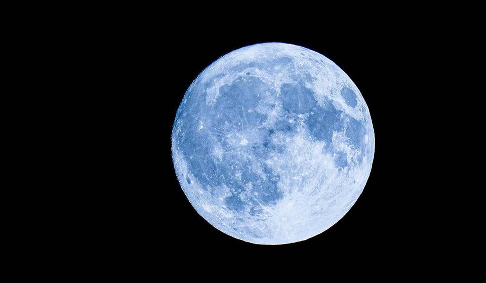 How to catch the extremely rare Blue Moon in Las Vegas this May — best viewing spots from Red Rock to Lake Mead