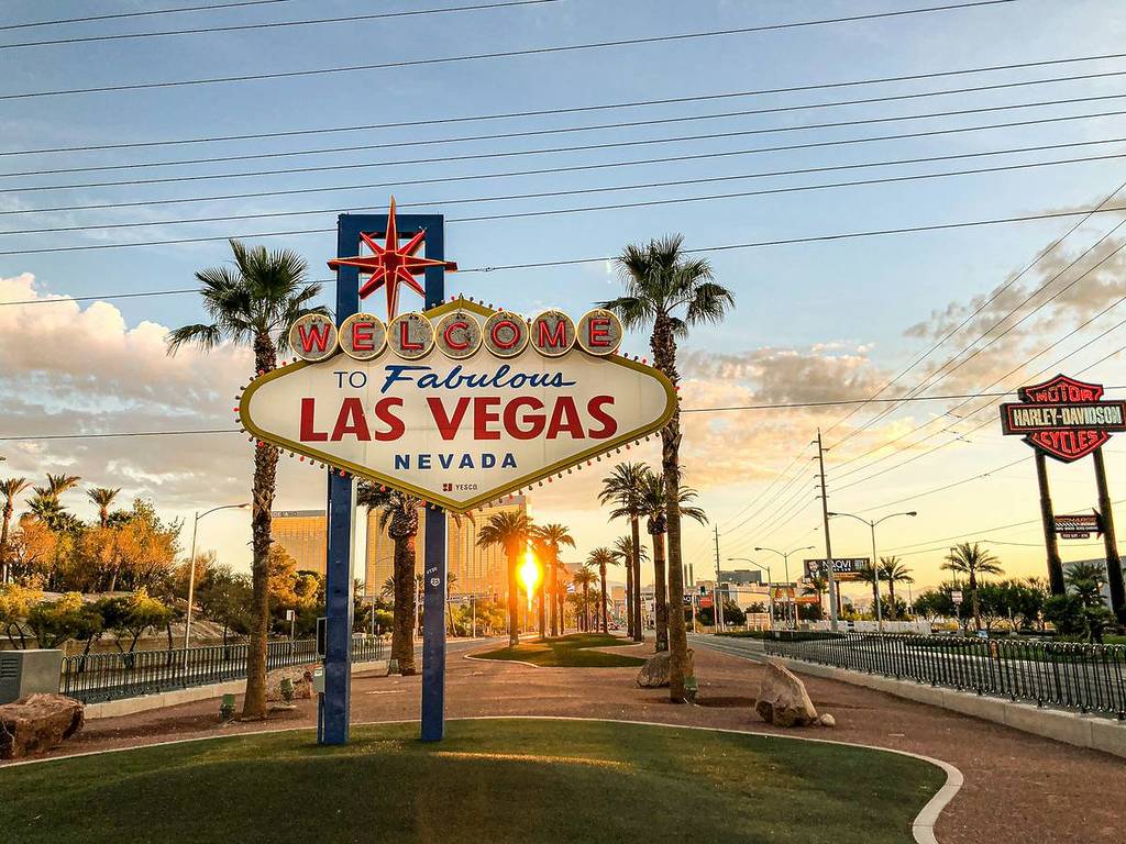 Cartel de «Bienvenido a Las Vegas» al atardecer