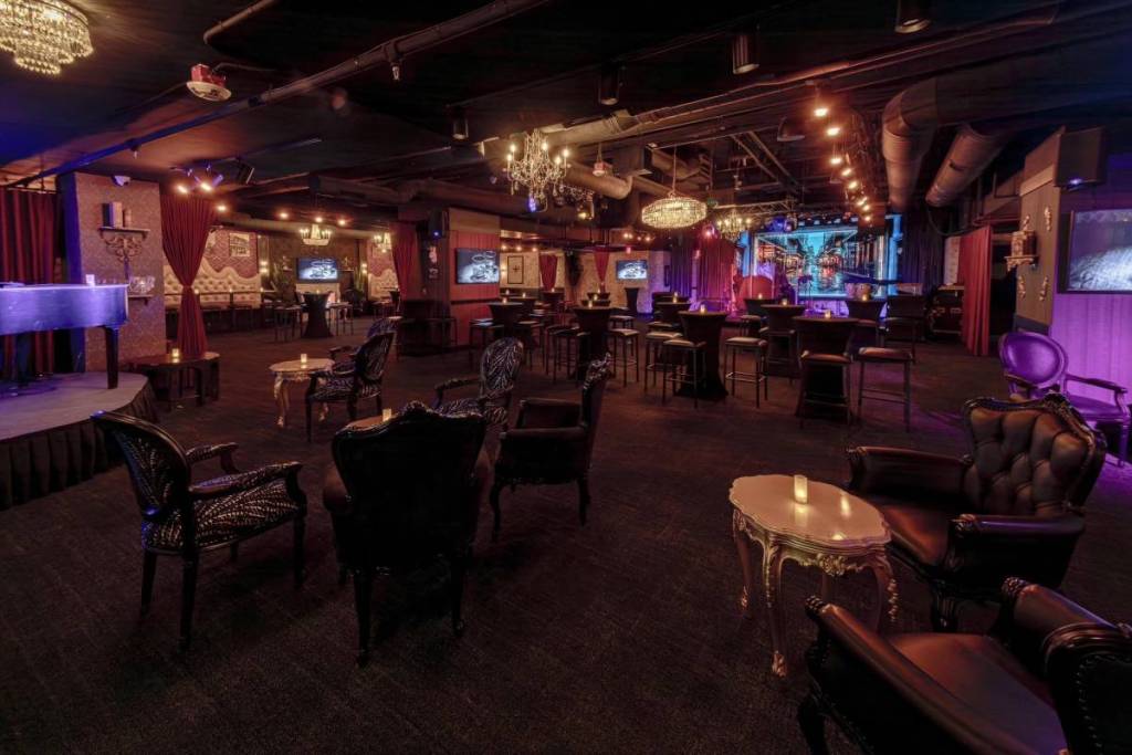 un bar clandestino y tenebroso en Las Vegas