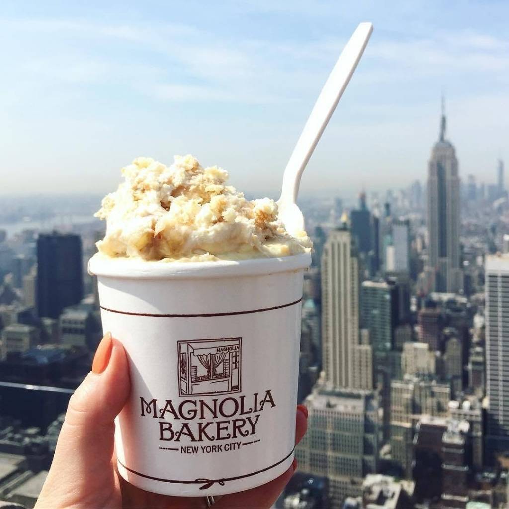 pudín de plátano de Magnolia Bakery con Nueva York al fondo