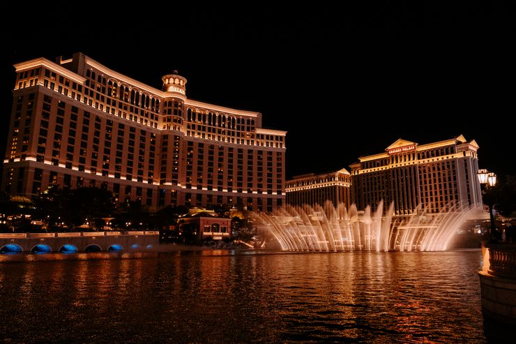 Las fuentes del Bellagio por la noche en Las Vegas