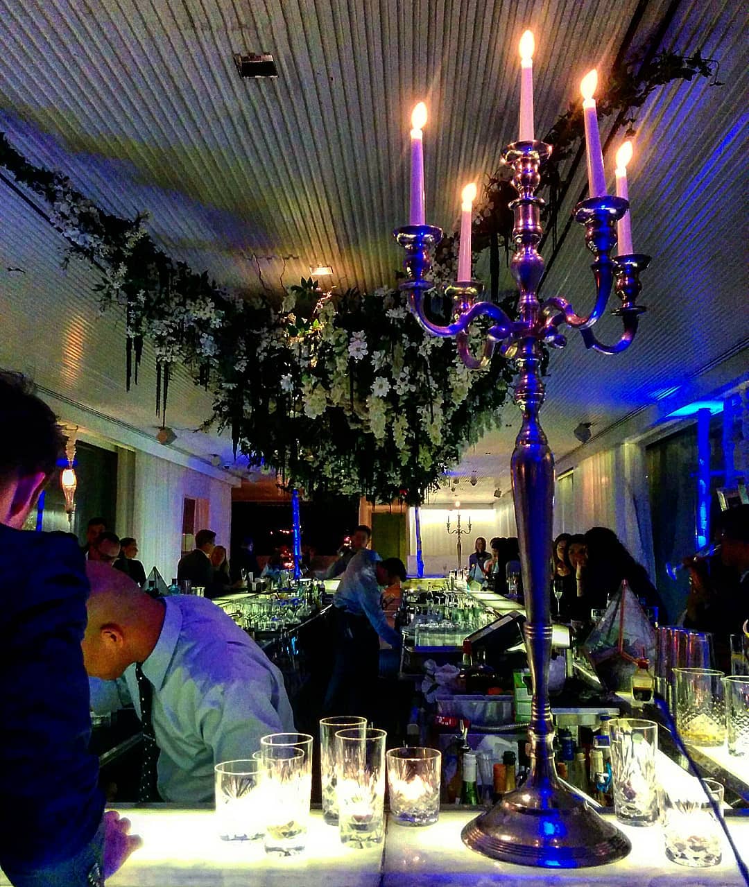 Sanderson's Snowy Christmas Bar Is A Winter Wonderland