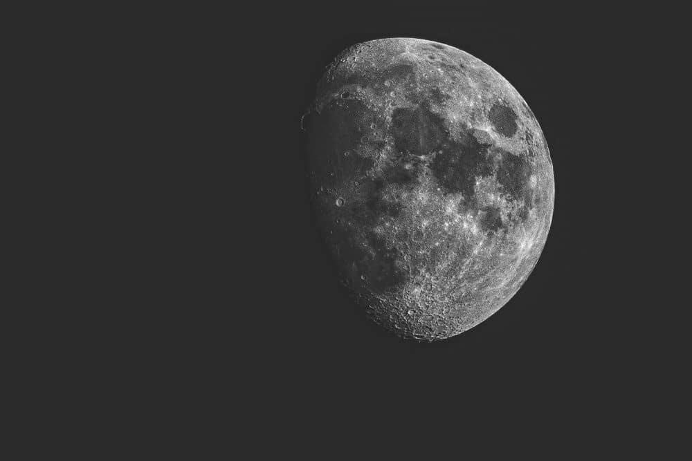 Moon VR Experience Visit The Moon With This New Art Installation moon-vr-experience-visit-the-moon-with-this-new-art-installation