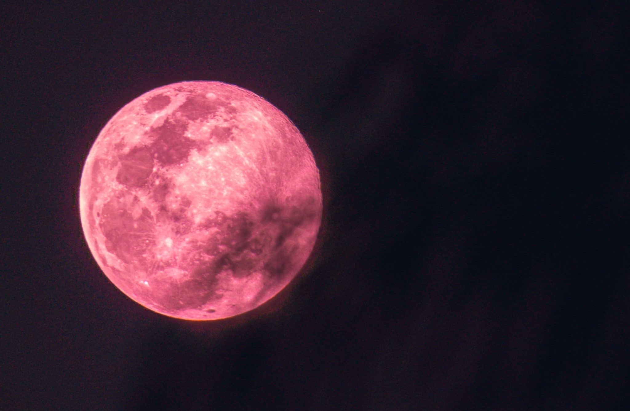 A Strawberry Moon Will Light Up London s Skies Tonight