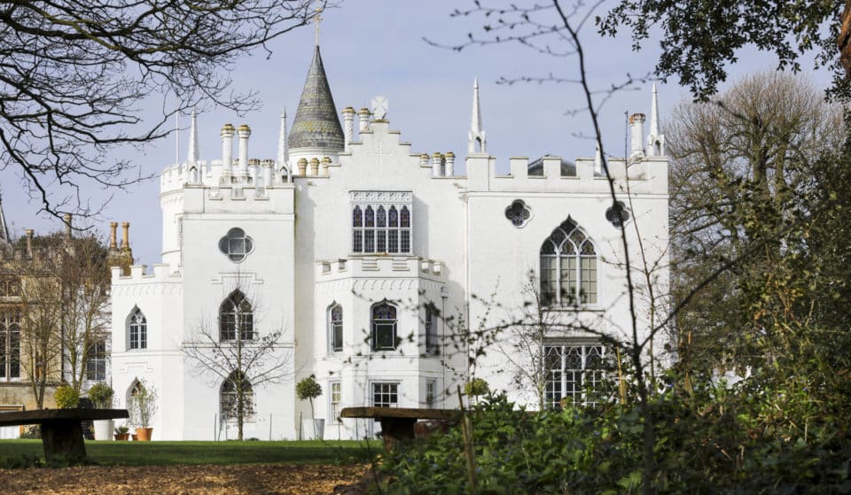 Un encantador castillo gótico escondido en Twickenham, impresionante por dentro y por fuera